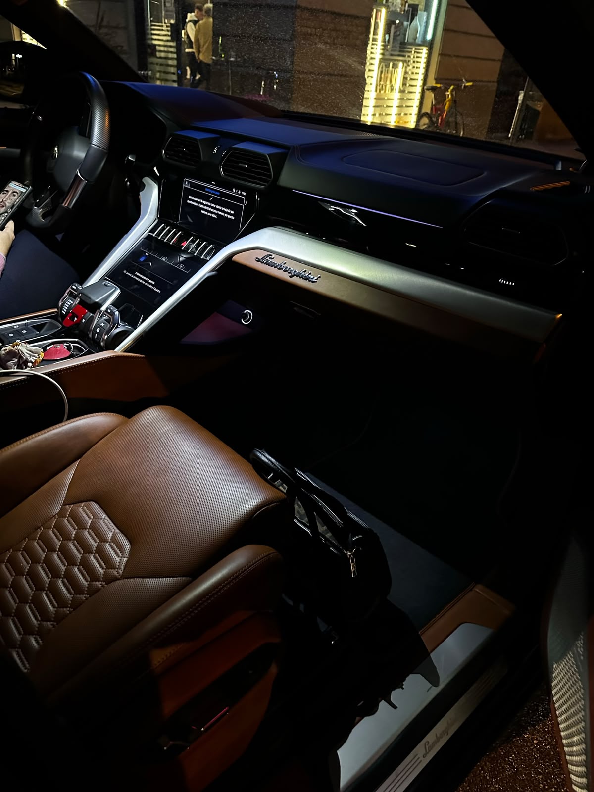Lamborghini Urus, fotografia 2 di 3